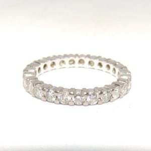 Sortija, Alianza de Pedida, en Oro de 18k con 25 Diamantes Naturales, Talla Brillante, de 1,12 ct. (G-H/VS). Certificado IGE.