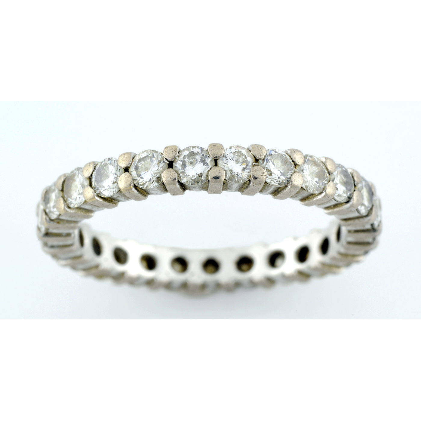 Sortija, Alianza de Pedida, en Oro de 18k con 25 Diamantes Naturales, Talla Brillante, de 1,12 ct. (G-H/VS). Certificado IGE. Sortija, Alianza de Pedida, en Oro de 18k con 25 Diamantes Naturales, Talla Brillante, de 1,12 ct. (G-H/VS). Certificado IGE.