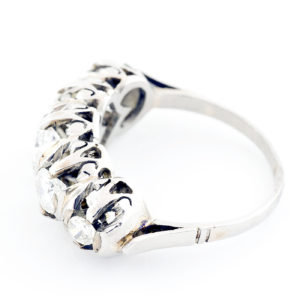 Sortija Cintillo en Oro Blanco con Cinco Diamantes Naturales Talla Brillante (1,13 ct) de (1) 0,41ct (J/SI1) (2) 0.52ct (F-K/SI2) (2) 0.20ct (J-K/VS-SI1).