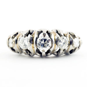 Sortija Cintillo en Oro Blanco con Cinco Diamantes Naturales Talla Brillante (1,13 ct) de (1) 0,41ct (J/SI1) (2) 0.52ct (F-K/SI2) (2) 0.20ct (J-K/VS-SI1).