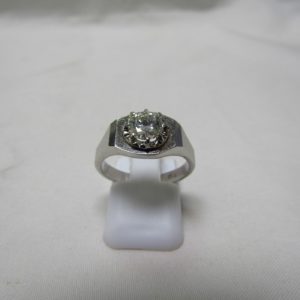 Sortija de Oro Blanco de 18k. con Diamante Natural Talla Brillante de 0,70 ct. (J/SI2). Certificado IGE.