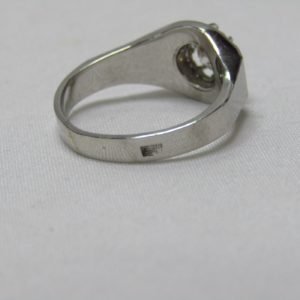 Sortija de Oro Blanco de 18k. con Diamante Natural Talla Brillante de 0,70 ct. (J/SI2). Certificado IGE.