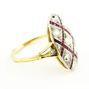 Sortija de Oro de 18k. con 11 Diamantes de 0,655 ct. (J-K/SI) y 51 Rubíes de 0,51 ct. (Certificado IGE)