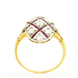 Sortija de Oro de 18k. con 11 Diamantes de 0,655 ct. (J-K/SI) y 51 Rubíes de 0,51 ct. (Certificado IGE)