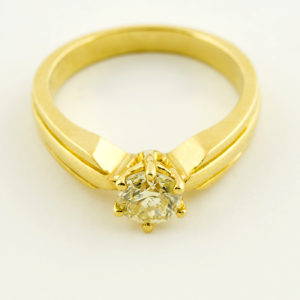 Sortija de Oro de 18k. con Diamante Natural Talla Brillante de 0,73 ct. (S-Z/SI2).