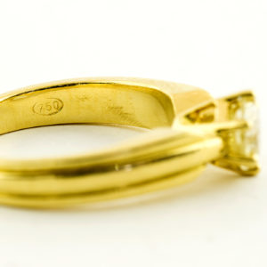 Sortija de Oro de 18k. con Diamante Natural Talla Brillante de 0,73 ct. (S-Z/SI2).