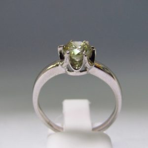 Sortija en Oro Blanco 18k con Diamante Natural talla Brillante de 0,80 ct. (L-M/SI2)