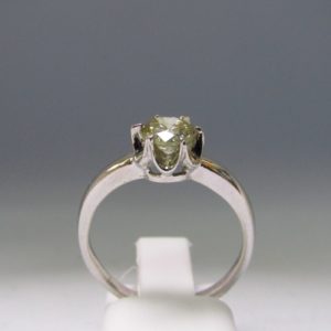 Sortija en Oro Blanco 18k con Diamante Natural talla Brillante de 0,80 ct. (L-M/SI2)