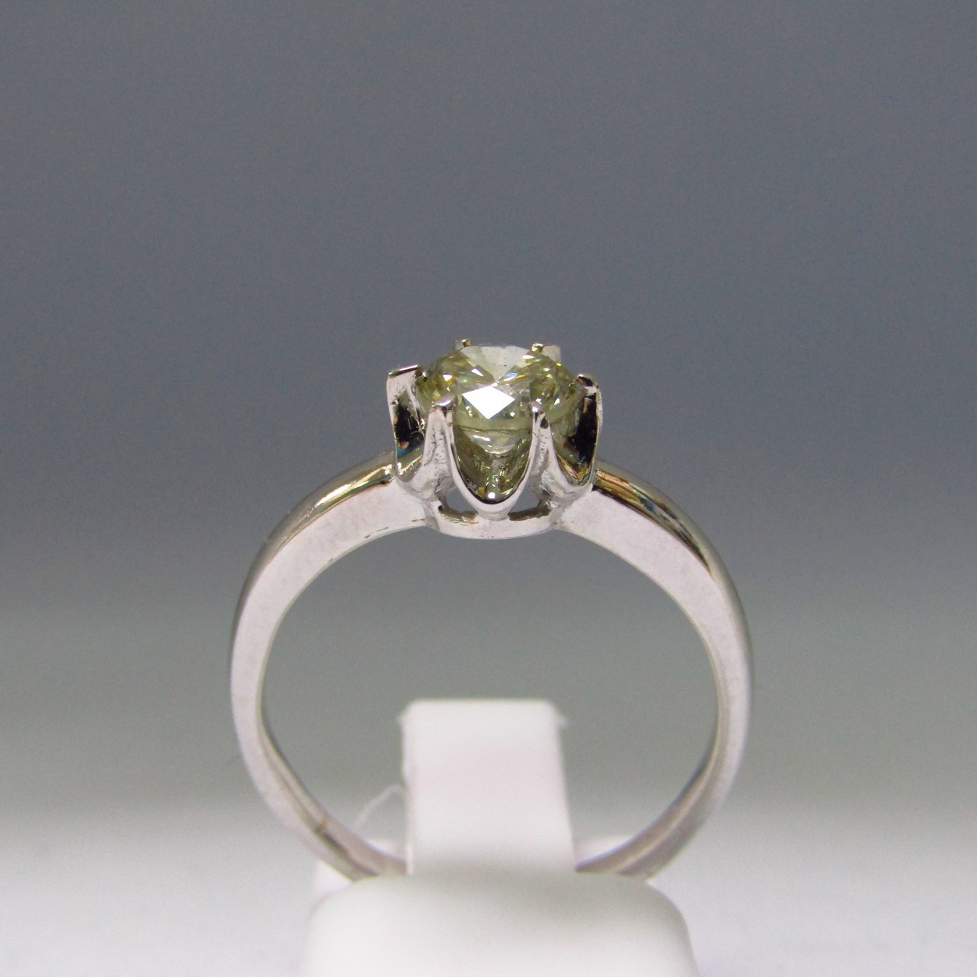 Sortija en Oro Blanco 18k con Diamante Natural talla Brillante de 0,80 ct. (L-M/SI2) Sortija en Oro Blanco 18k con Diamante Natural talla Brillante de 0,80 ct. (L-M/SI2)