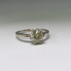 Sortija en Oro Blanco 18k con Diamante Natural talla Brillante de 0,80 ct. (L-M/SI2)