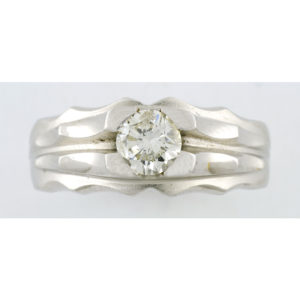 Sortija en oro blanco con Diamante Natural, talla Brillante de 0,55 ct. (H-I/SI1). Certificado IGE