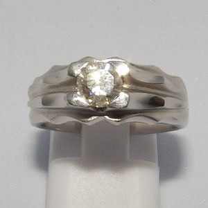 Sortija en oro blanco con Diamante Natural, talla Brillante de 0,55 ct. (H-I/SI1). Certificado IGE