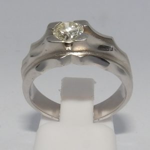 Sortija en oro blanco con Diamante Natural, talla Brillante de 0,55 ct. (H-I/SI1). Certificado IGE