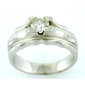 Sortija en oro blanco con Diamante Natural, talla Brillante de 0,55 ct. (H-I/SI1). Certificado IGE