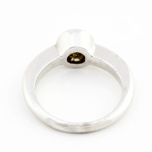 Sortija en Oro Blanco con Diamante talla Brillante de 0,64 ct. (O-R/VS1). Certificado IGE.