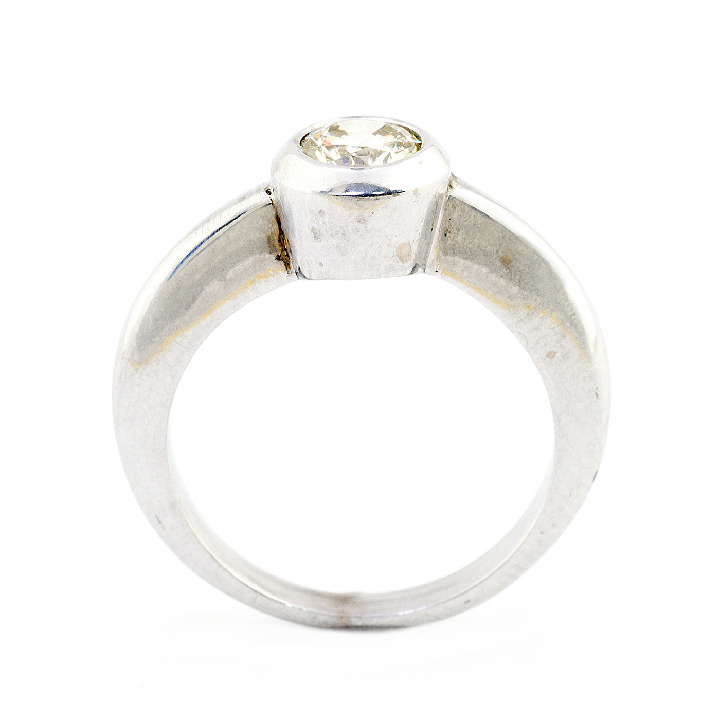 Sortija en Oro Blanco con Diamante talla Brillante de 0,64 ct. (O-R/VS1). Certificado IGE. Sortija en Oro Blanco con Diamante talla Brillante de 0,64 ct. (O-R/VS1). Certificado IGE.