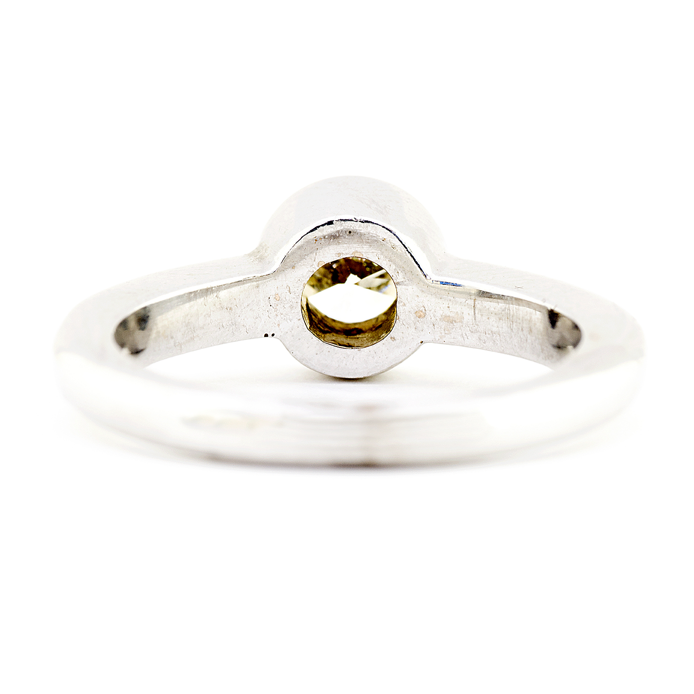 Sortija en Oro Blanco con Diamante talla Brillante de 0,64 ct. (O-R/VS1). Certificado IGE. Sortija en Oro Blanco con Diamante talla Brillante de 0,64 ct. (O-R/VS1). Certificado IGE.