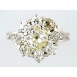 Sortija en Oro Blanco con DIAMANTES NATURALES en garras, Talla Antigua Europea.