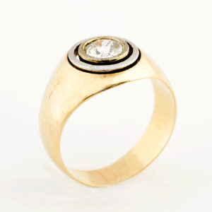 Sortija en Oro con Chatón central de Diamante talla Antigua Europea de 0,47 ct. Certificado. 
