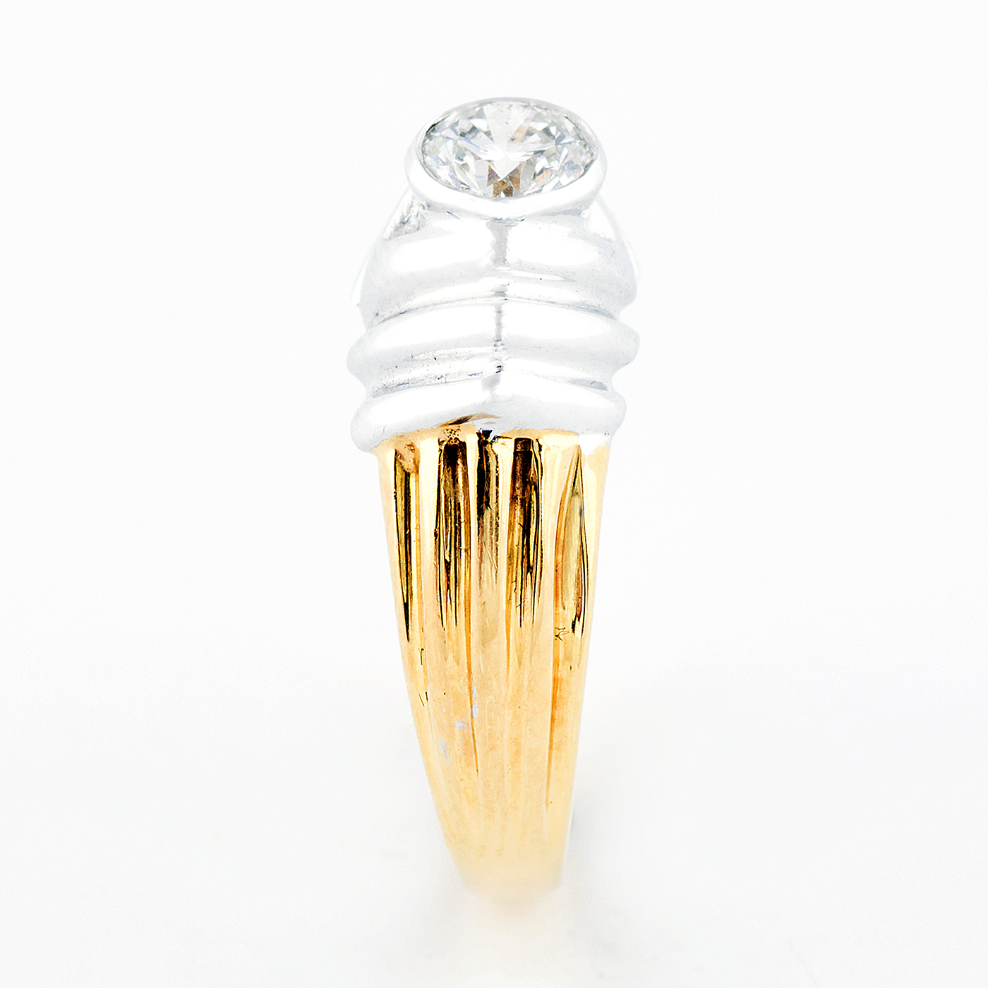 Sortija en oro de 18k con Diamante Natural talla Brillante de 0,25 ct. Sortija en oro de 18k con Diamante Natural talla Brillante de 0,25 ct.