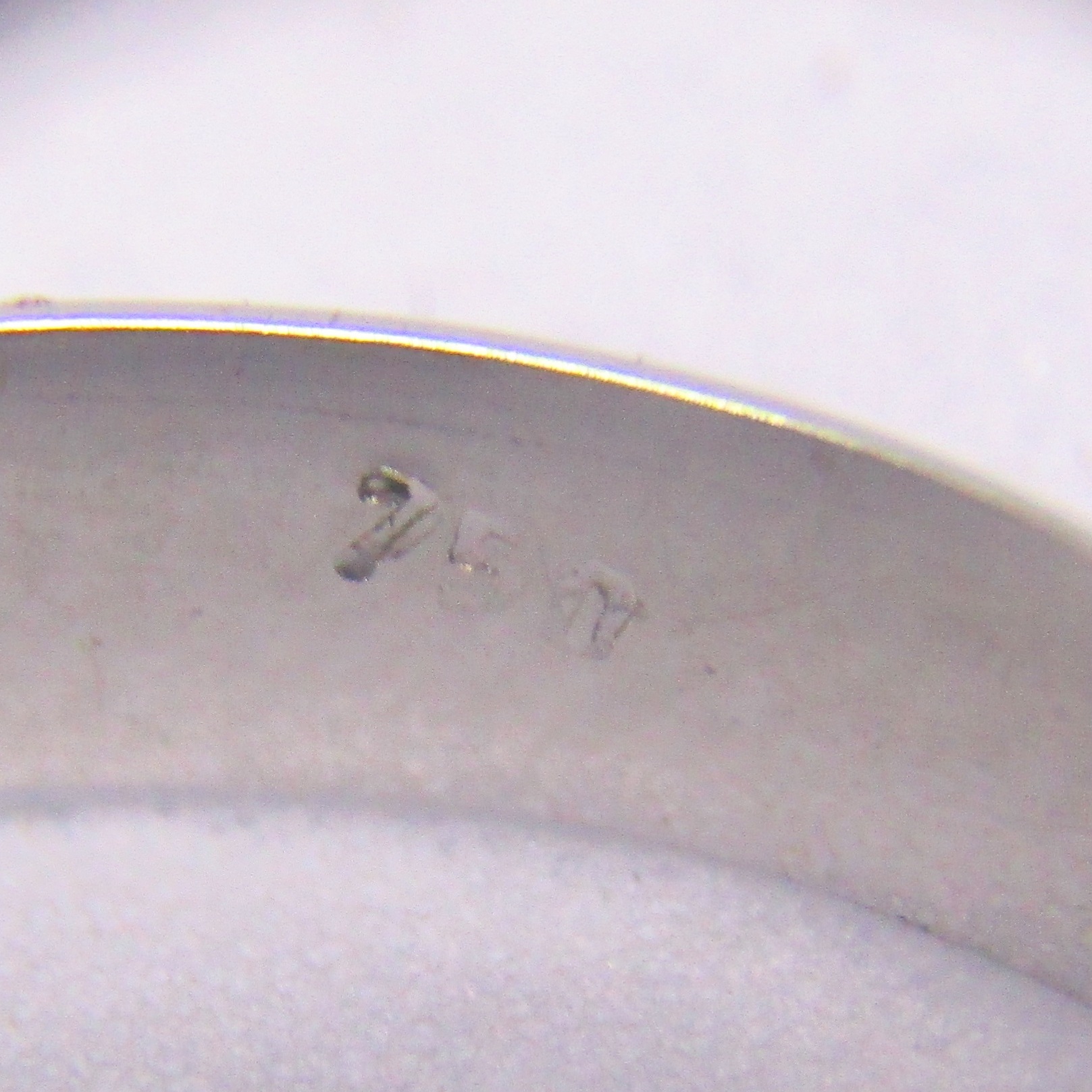 Sortija en Oro de 18k. con Diamante Natural, talla Brillante de 0,84 ct. (Orange/VS2). Certificado IGE. Sortija en Oro de 18k. con Diamante Natural, talla Brillante de 0,84 ct. (Orange/VS2). Certificado IGE.