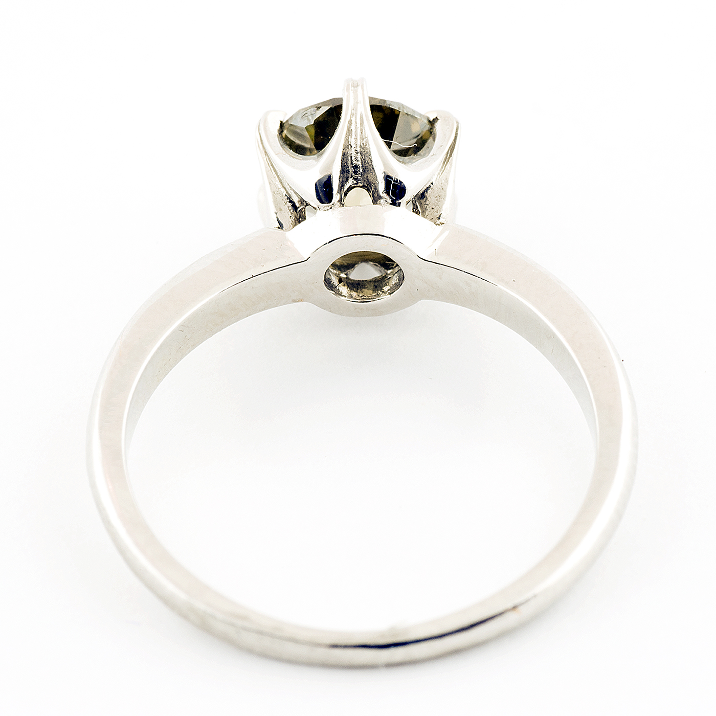 Sortija en Oro de 18k. con Diamante Natural, talla Brillante de 1,38 ct. (Amarillo-Gris/P1) Natural. Certificado IGE. Sortija en Oro de 18k. con Diamante Natural, talla Brillante de 1,38 ct. (Amarillo-Gris/P1) Natural. Certificado IGE.