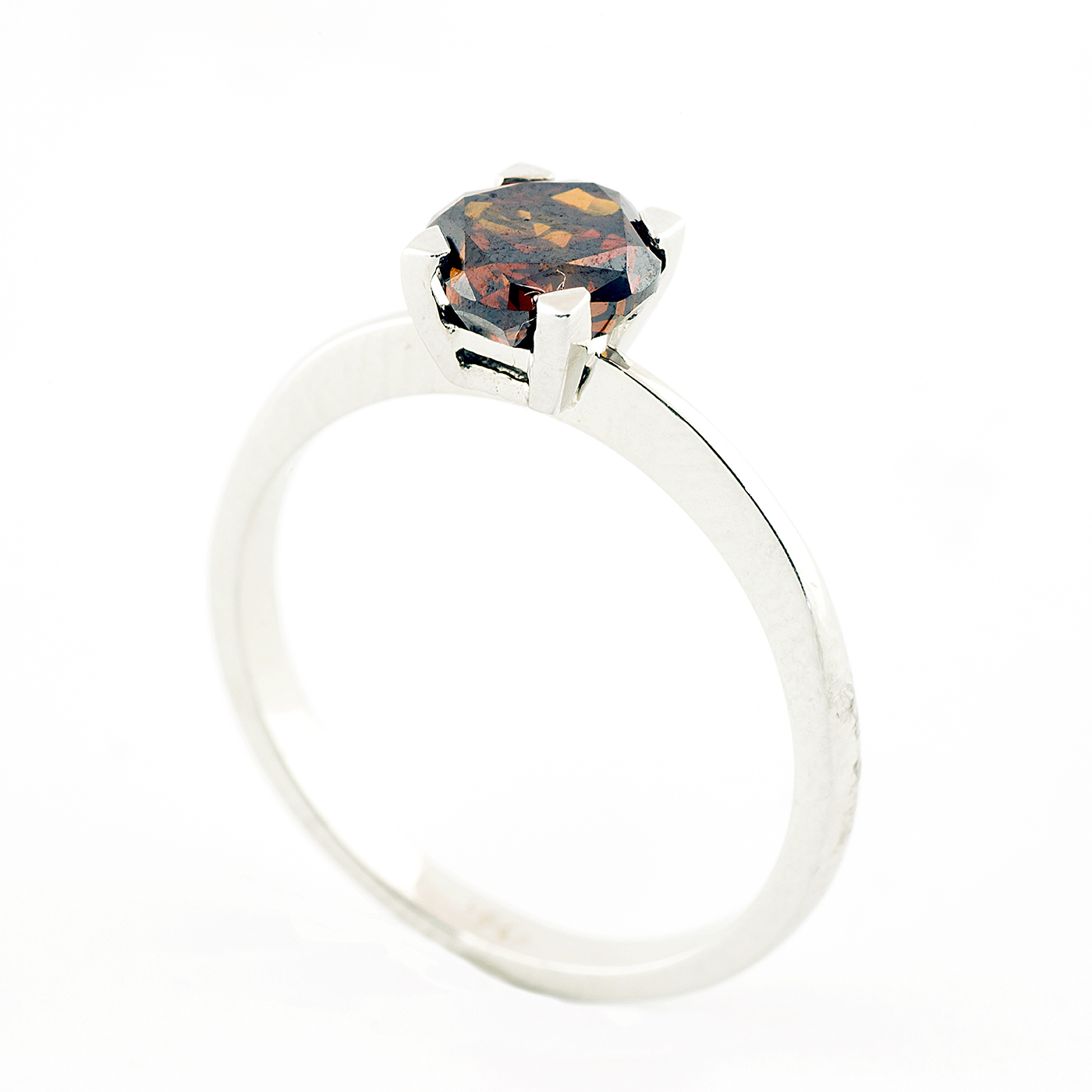 Sortija en Oro de 18k. con Diamante Natural talla Cojín Cuadrado de 1,26 ct. (Fantasía Naranja/SI2). Certificado IGE Sortija en Oro de 18k. con Diamante Natural talla Cojín Cuadrado de 1,26 ct. (Fantasía Naranja/SI2). Certificado IGE