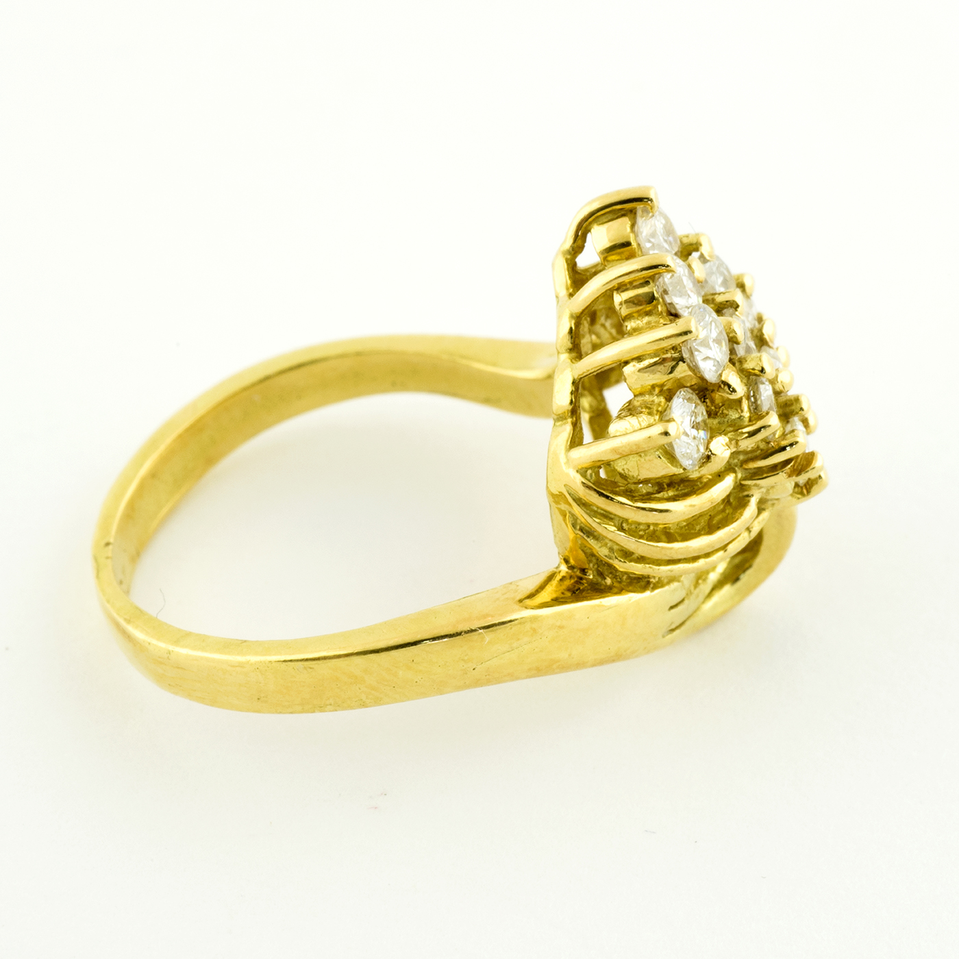 Sortija en Oro de 18k y Diamantes talla Brillante. Sortija en Oro de 18k y Diamantes talla Brillante.