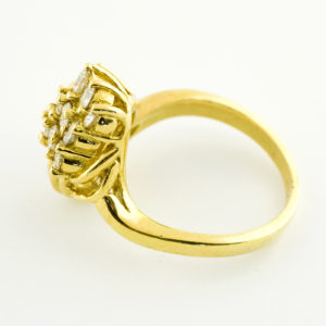 Sortija en Oro de 18k y Diamantes talla Brillante.