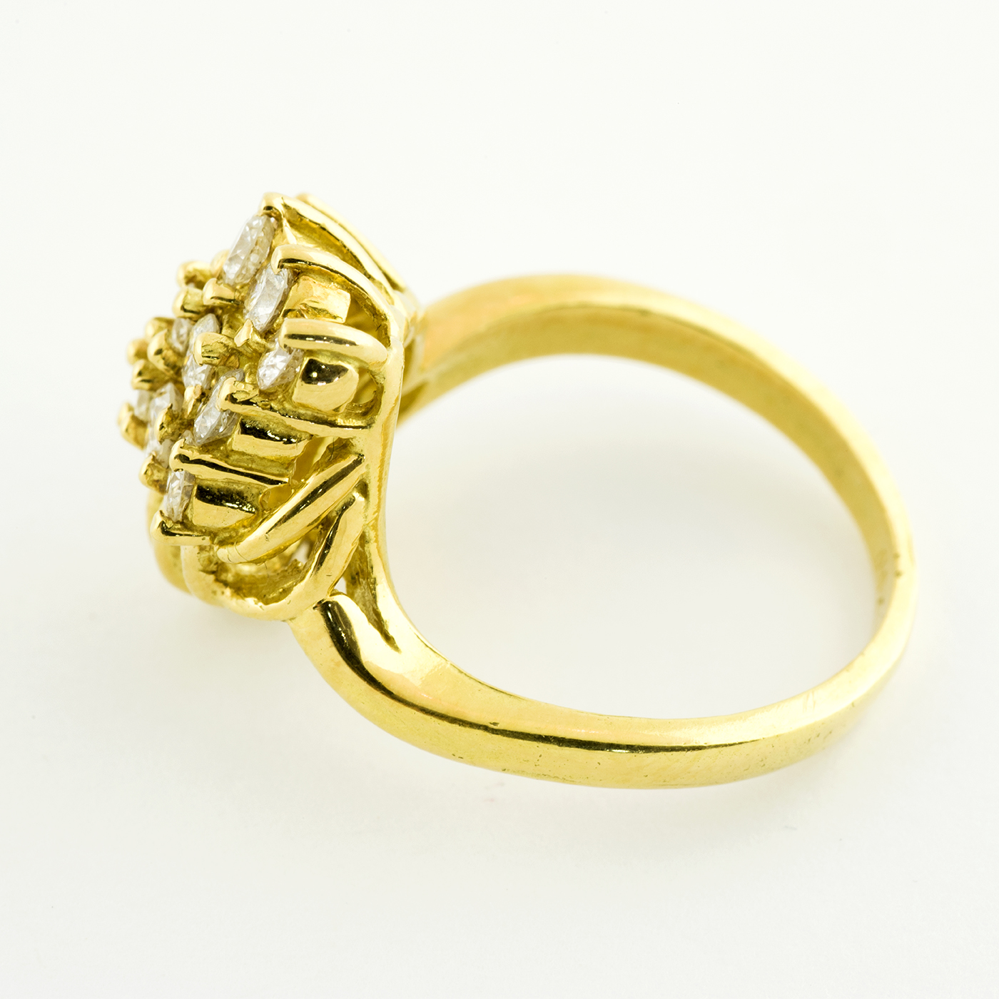 Sortija en Oro de 18k y Diamantes talla Brillante. Sortija en Oro de 18k y Diamantes talla Brillante.
