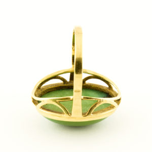 Sortija Oval en Oro de 14k con cabuchón de malaquita. 6,60 gr.