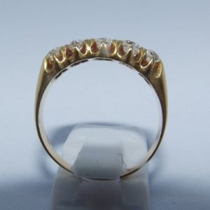 Sortija Quintillo en Oro con 5 Diamantes Naturales talla "Old Mine Cut" con 0,58 ct. Total. Certificado IGE