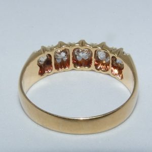 Sortija Quintillo en Oro con 5 Diamantes Naturales talla "Old Mine Cut" con 0,58 ct. Total. Certificado IGE