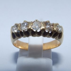 Sortija Quintillo en Oro con 5 Diamantes Naturales talla "Old Mine Cut" con 0,58 ct. Total. Certificado IGE
