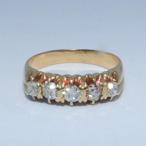 Sortija Quintillo en Oro con 5 Diamantes Naturales talla "Old Mine Cut" con 0,58 ct. Total. Certificado IGE