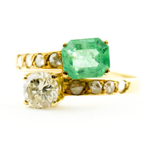 Sortija "tu y yo" con Esmeralda natural de 1,21 ct. y Diamantes de 0,63 ct. (N-SI2-3)