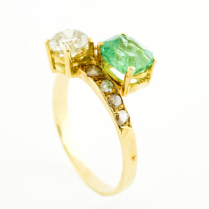 Sortija "tu y yo" con Esmeralda natural de 1,21 ct. y Diamantes de 0,63 ct. (N-SI2-3)