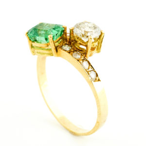 Sortija "tu y yo" con Esmeralda natural de 1,21 ct. y Diamantes de 0,63 ct. (N-SI2-3)