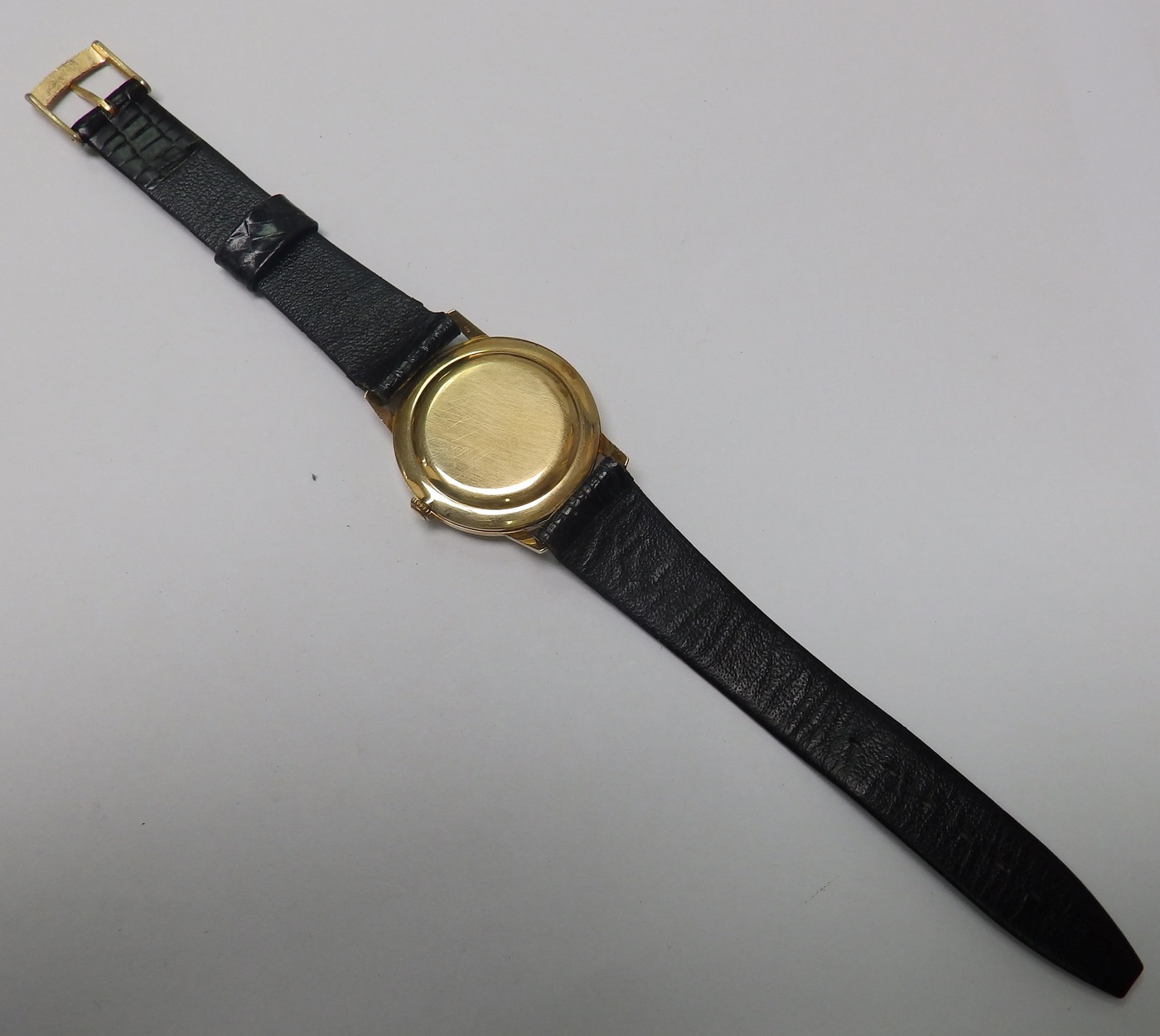 Alpina. Reloj de pulsera de caballero. Ca. 1980. Oro 14k. Peso: 24 gr. Alpina. Reloj de pulsera de caballero. Ca. 1980. Oro 14k. Peso: 24 gr.