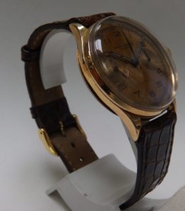 BAUME AND MERCIER. Reloj Cronógrafo de pulsera. Ca. 1945.