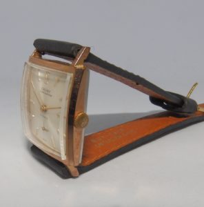 CAUNY AMBASSADEUR. Reloj de pulsera para caballero. Ca. 1970.