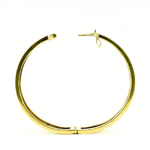 Conjunto de Anillo y Brazalete Rígido y calados, en Oro de 18k.