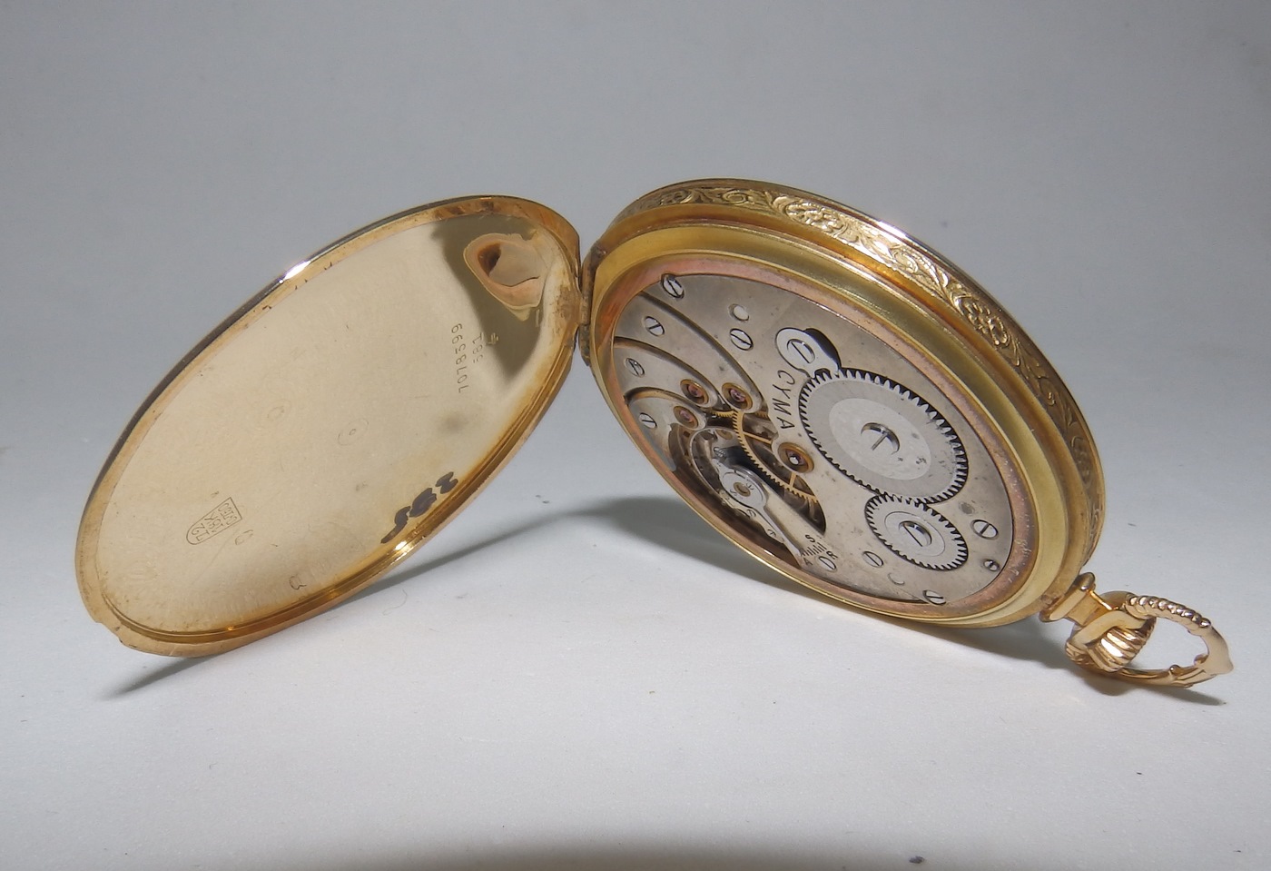 Cyma. Reloj de bolsillo para caballero, lepine y remontoir. Ca. 1900. Oro 18k. Peso: 56 gr. Cyma. Reloj de bolsillo para caballero, lepine y remontoir. Ca. 1900. Oro 18k. Peso: 56 gr.