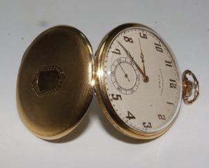 Cyma. Reloj de bolsillo para caballero, lepine y remontoir. Ca. 1900. Oro 18k. Peso: 56 gr.