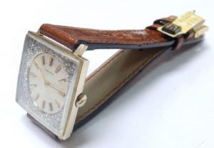 Longines. Reloj-Joya de pulsera para caballero. Oro y Diamantes talla Brillante. Año, 1962.