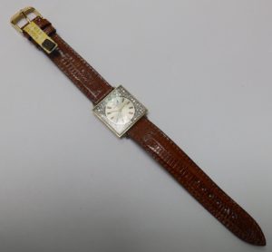 Longines. Reloj-Joya de pulsera para caballero. Oro y Diamantes talla Brillante. Año, 1962.