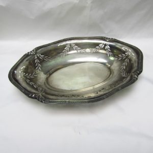 ORIOL. Fuente Oval en Plata. España, siglo XX.