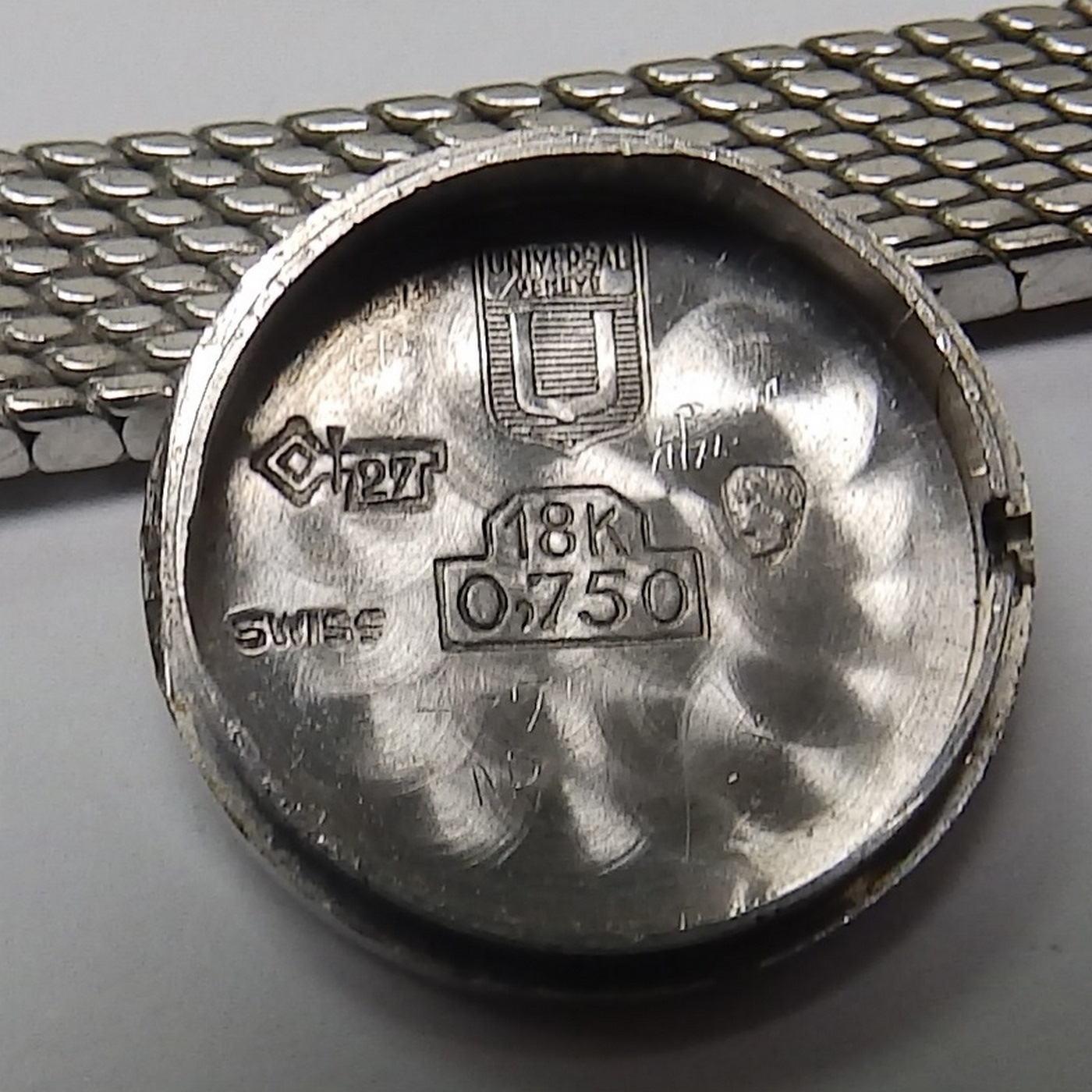 Universal Geneve. Reloj-Joya de pulsera con orla de Diamantes de 1,5 ct. Ca. 1950. Universal Geneve. Reloj-Joya de pulsera con orla de Diamantes de 1,5 ct. Ca. 1950.