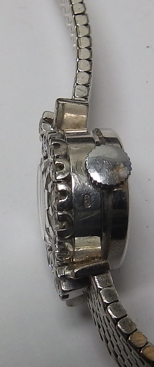 Universal Geneve. Reloj-Joya de pulsera con orla de Diamantes de 1,5 ct. Ca. 1950. Universal Geneve. Reloj-Joya de pulsera con orla de Diamantes de 1,5 ct. Ca. 1950.