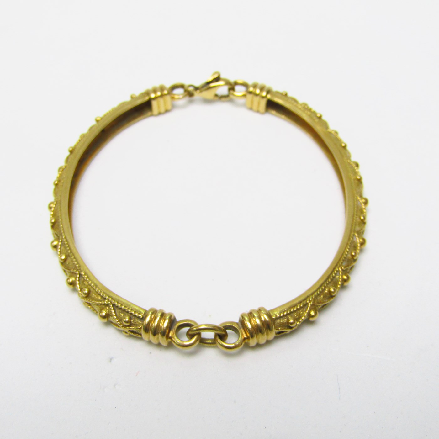Brazalete Articulado artesanal en Oro de 18k. Longitud: 18 cm. Peso: 19 gr. Brazalete Articulado artesanal en Oro de 18k. Longitud: 18 cm. Peso: 19 gr.